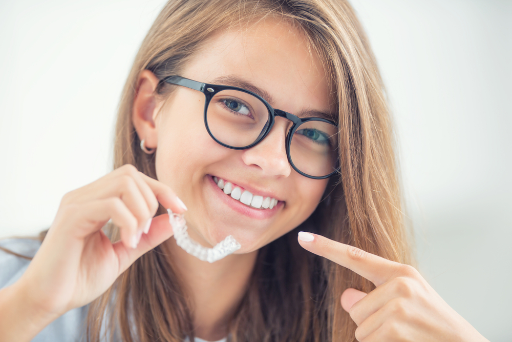 how to straighten teeth without braces